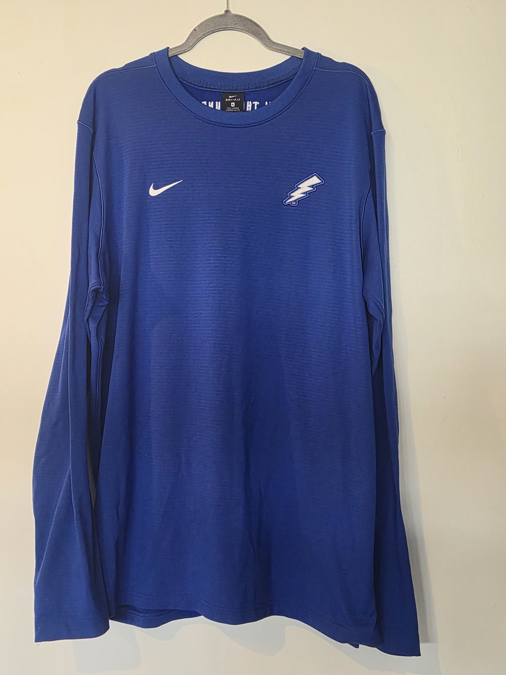 Nike NCAA Air Force Falcons "Feel the Thunder" coach's thermal long-s